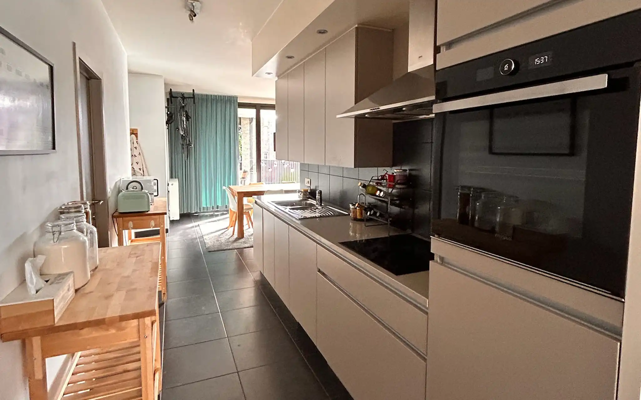 Appartement met groot terras, vlakbij Park Spoor Noord