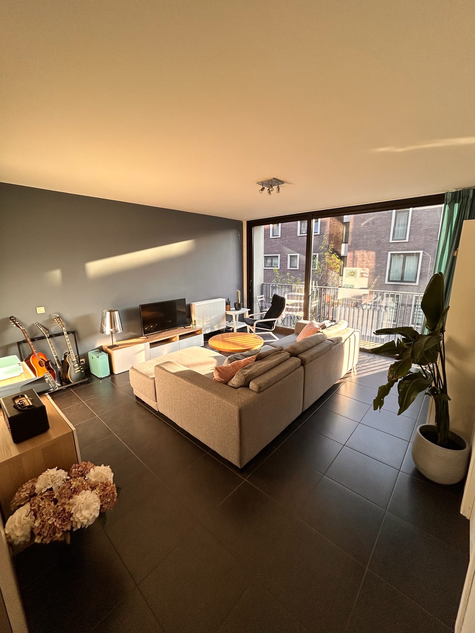 Appartement met groot terras, vlakbij Park Spoor Noord