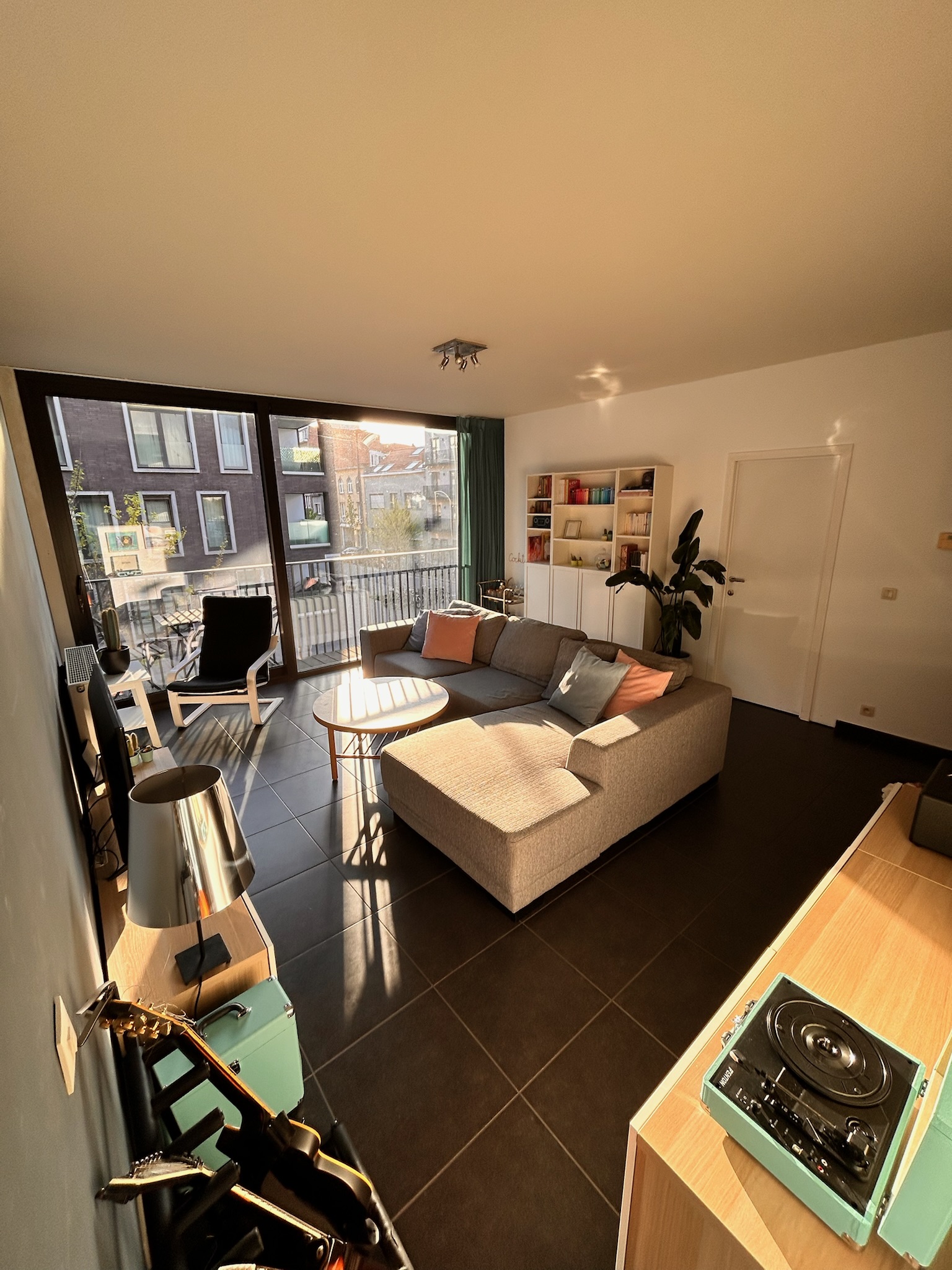 Appartement met groot terras, vlakbij Park Spoor Noord