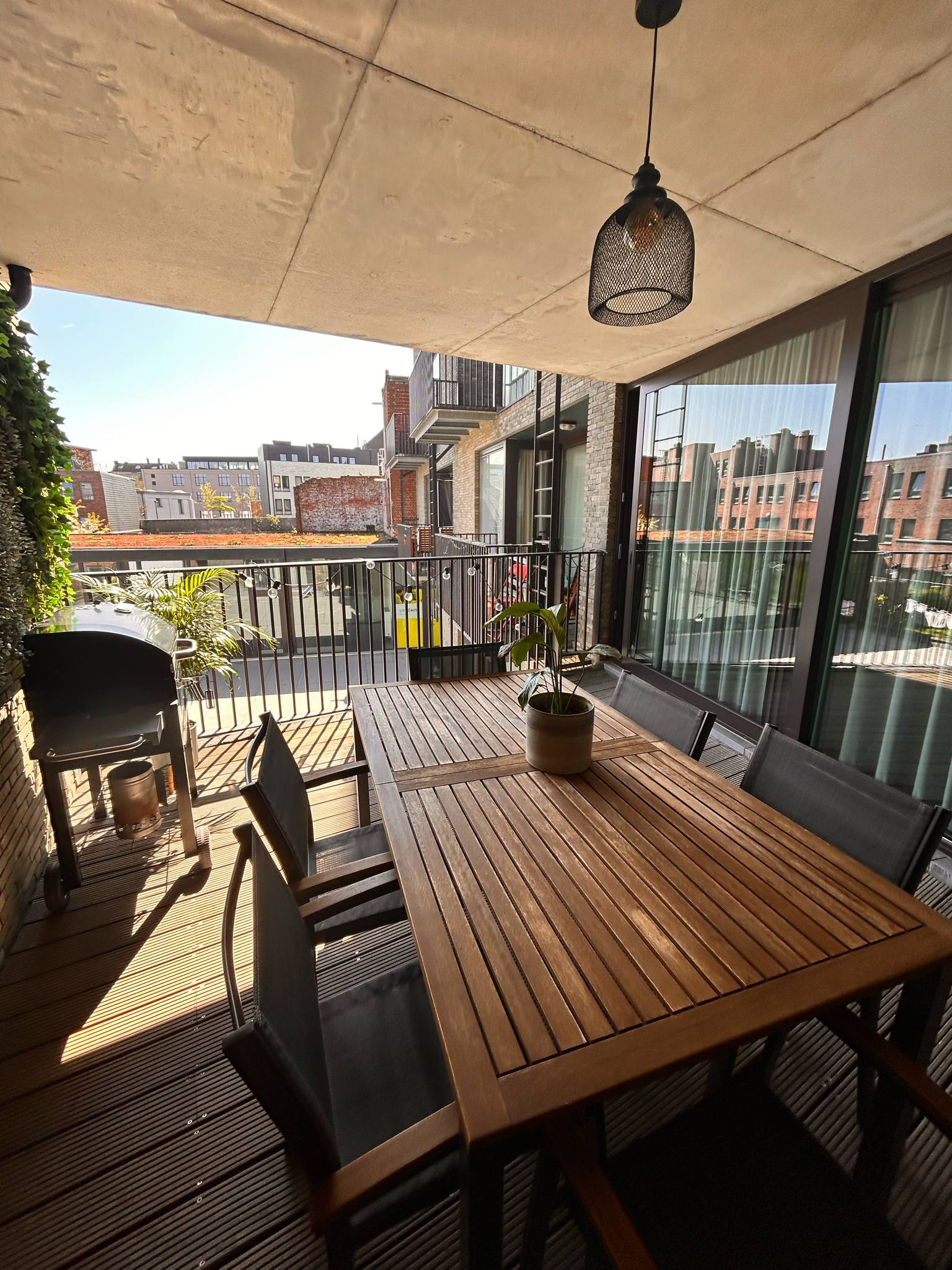 Appartement met groot terras, vlakbij Park Spoor Noord