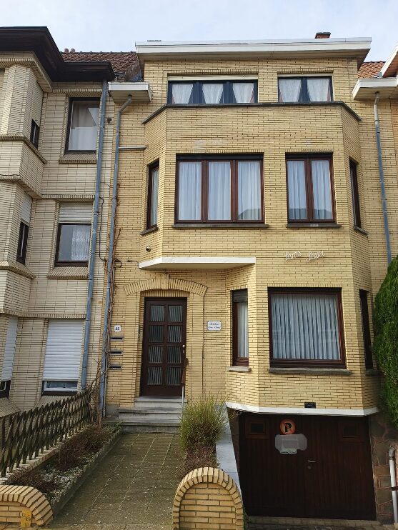 Instapklaar, bemeubeld appartement met 2 slaapkamers