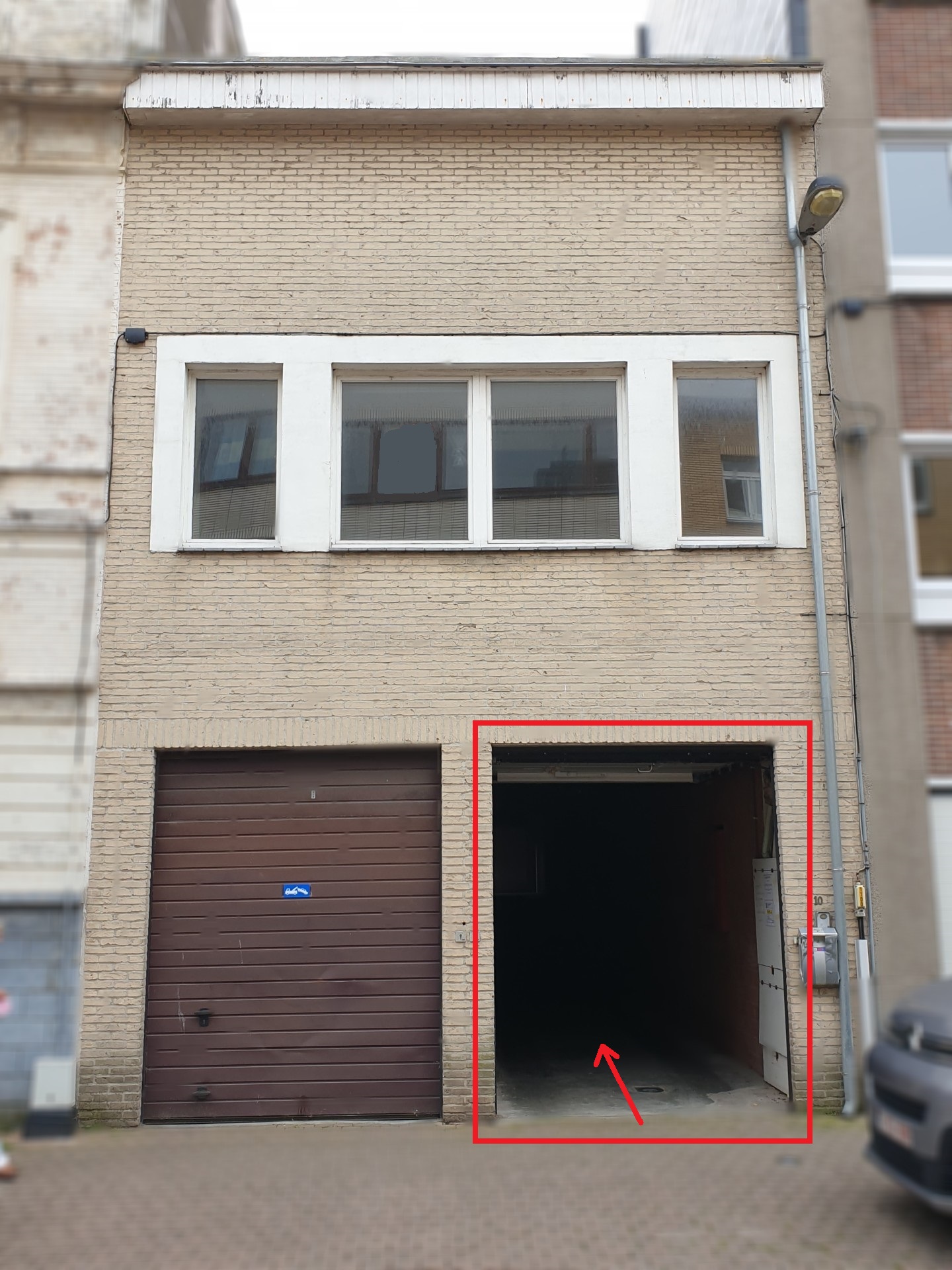 Nette, ruime garagebox te koop pal in centrum Oostende