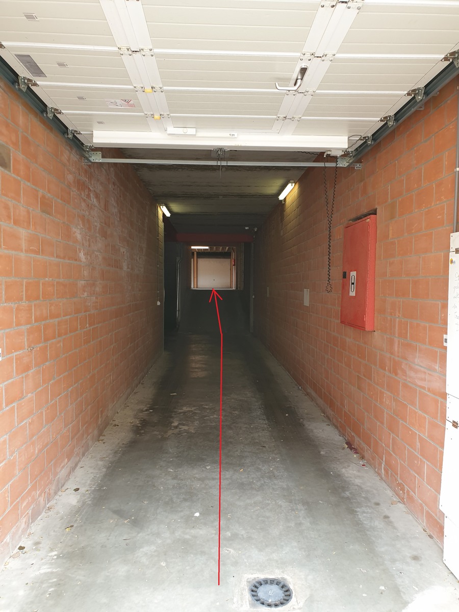 Nette, ruime garagebox te koop pal in centrum Oostende
