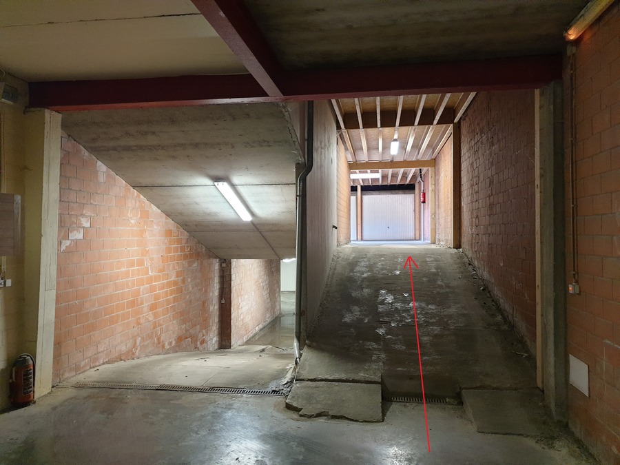 Nette, ruime garagebox te koop pal in centrum Oostende