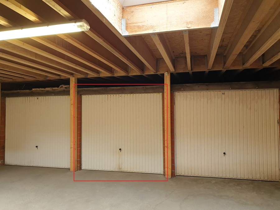 Nette, ruime garagebox te koop pal in centrum Oostende