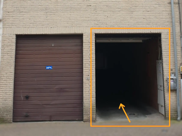 Nette, ruime garagebox te koop pal in centrum Oostende