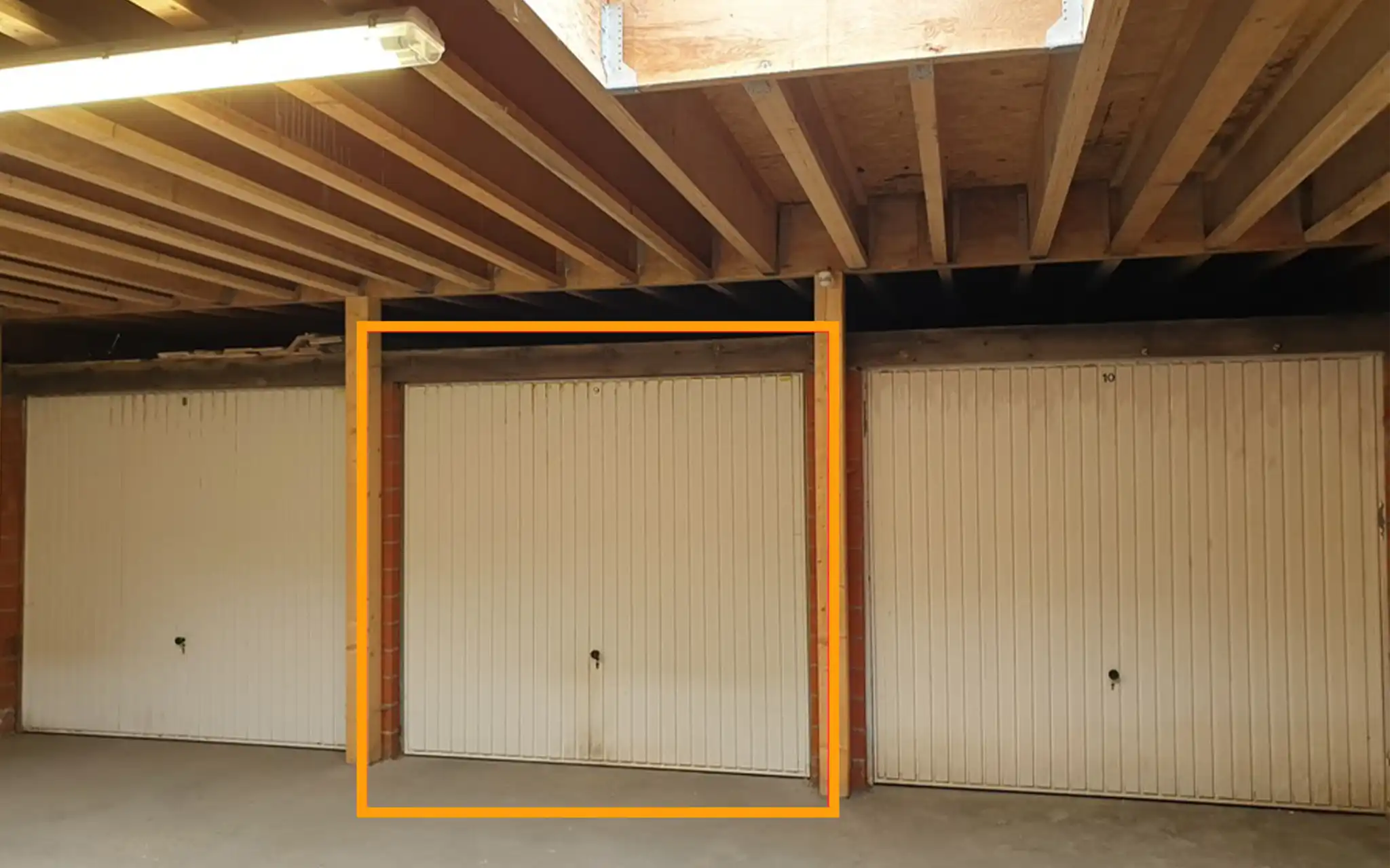Nette, ruime garagebox te koop pal in centrum Oostende