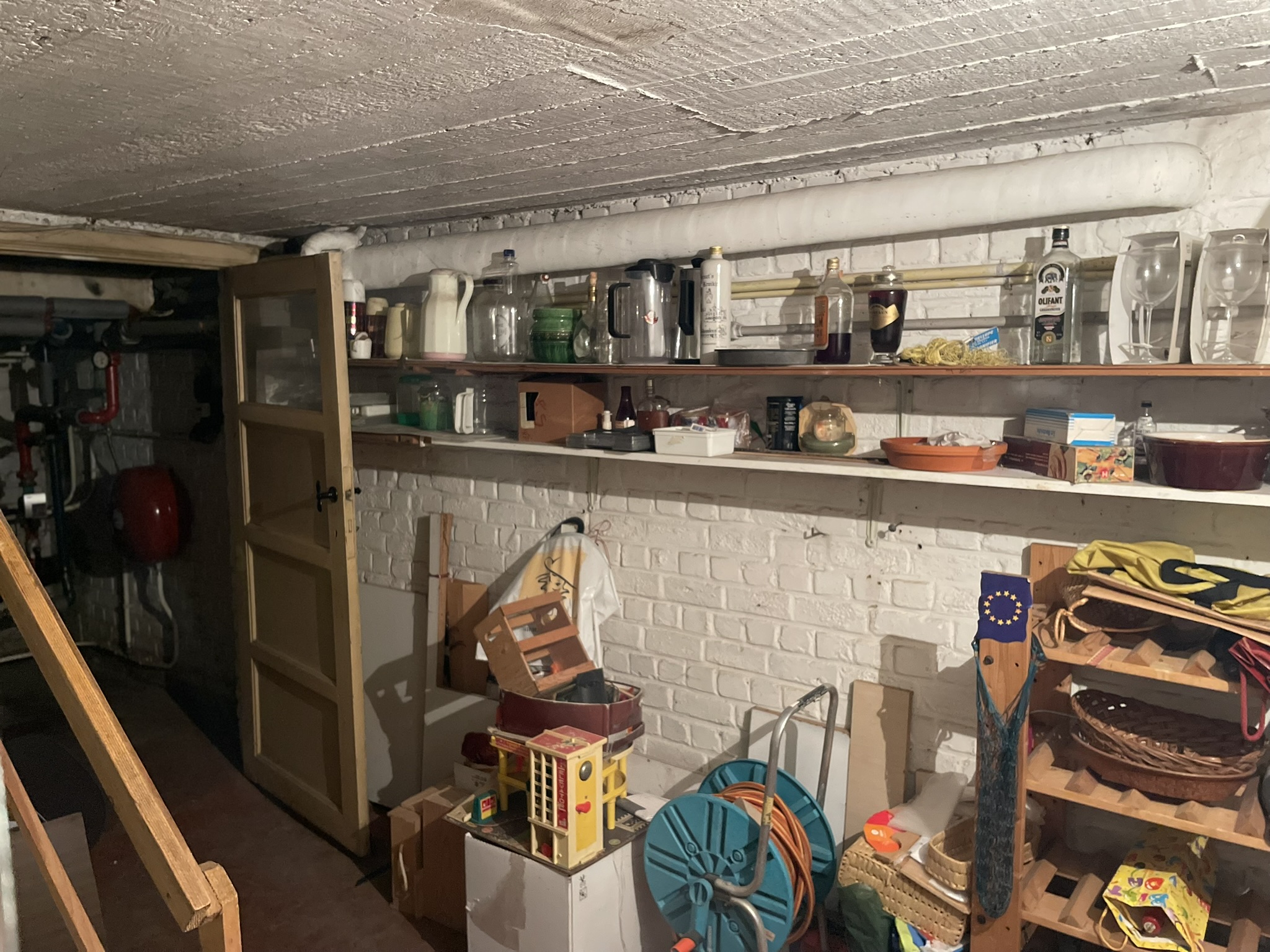 Te renoveren villa uit 1956 op 9 are met keldergarage gelijk