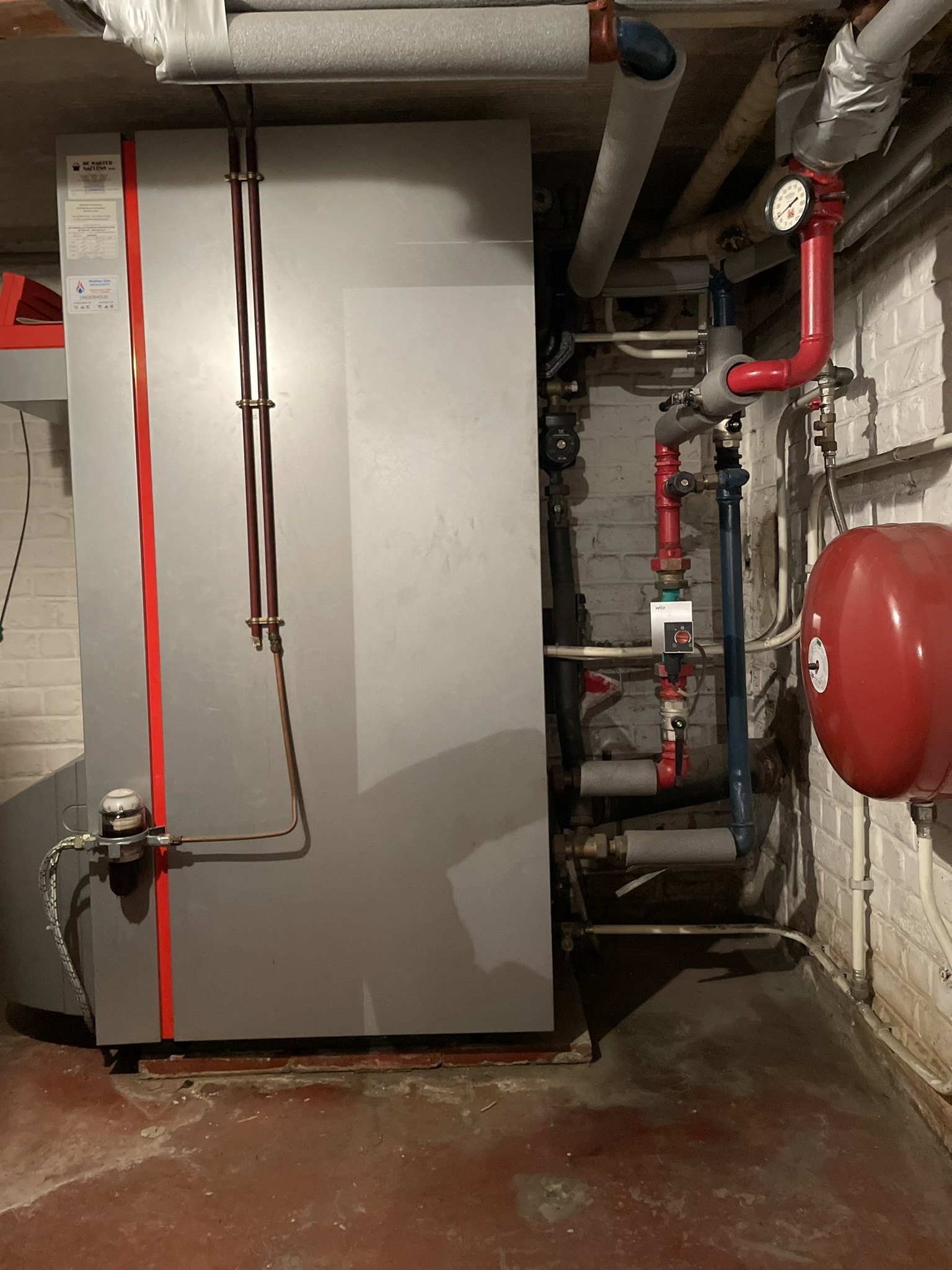 Te renoveren villa uit 1956 op 9 are met keldergarage gelijk