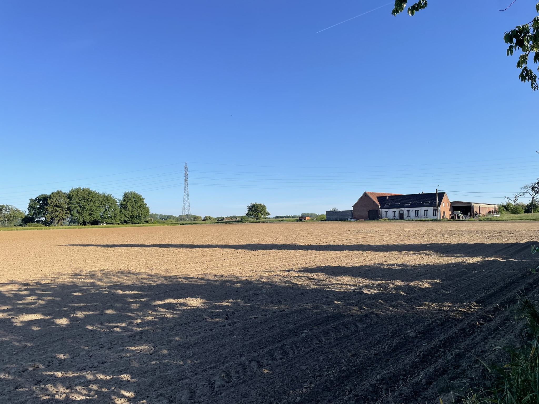 Te renoveren villa uit 1956 op 9 are met keldergarage gelijk
