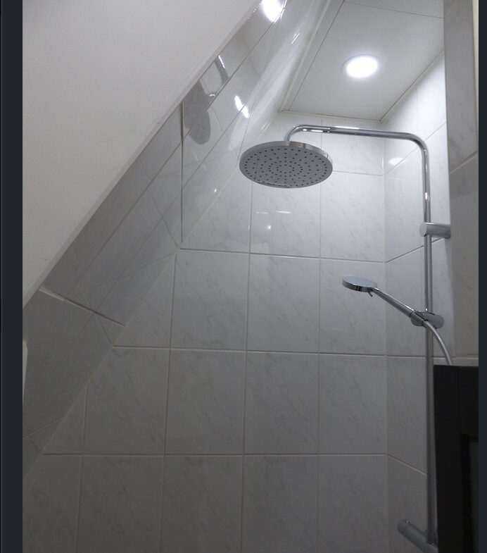 692