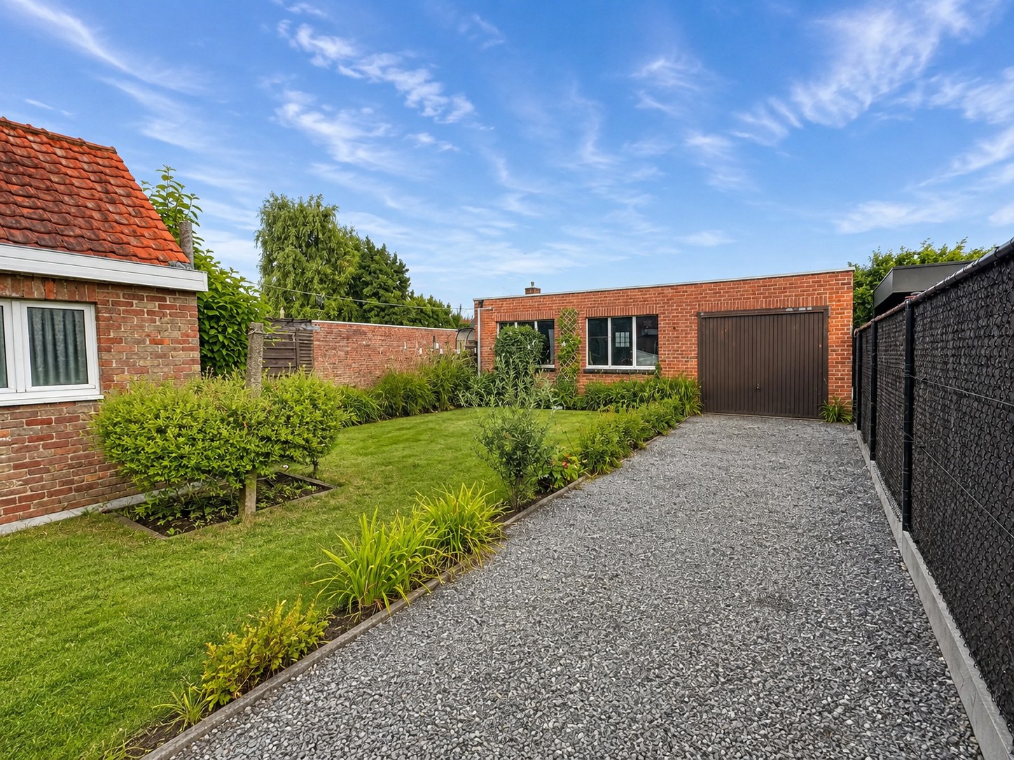 UIT DE HAND TE KOOP – HALFOPEN WONING HARELBEKE