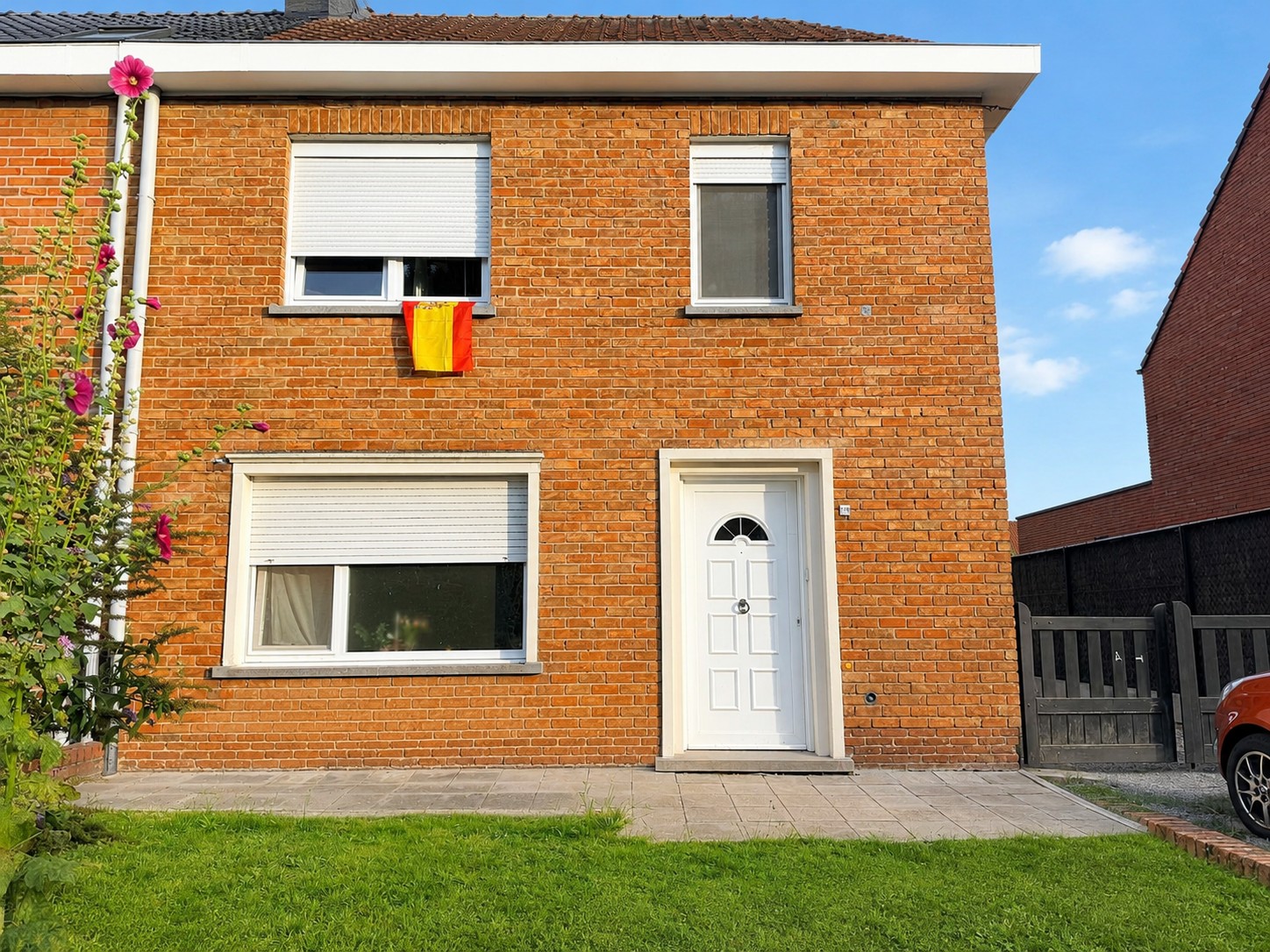 Voorgevel UIT DE HAND TE KOOP – HALFOPEN WONING HARELBEKE