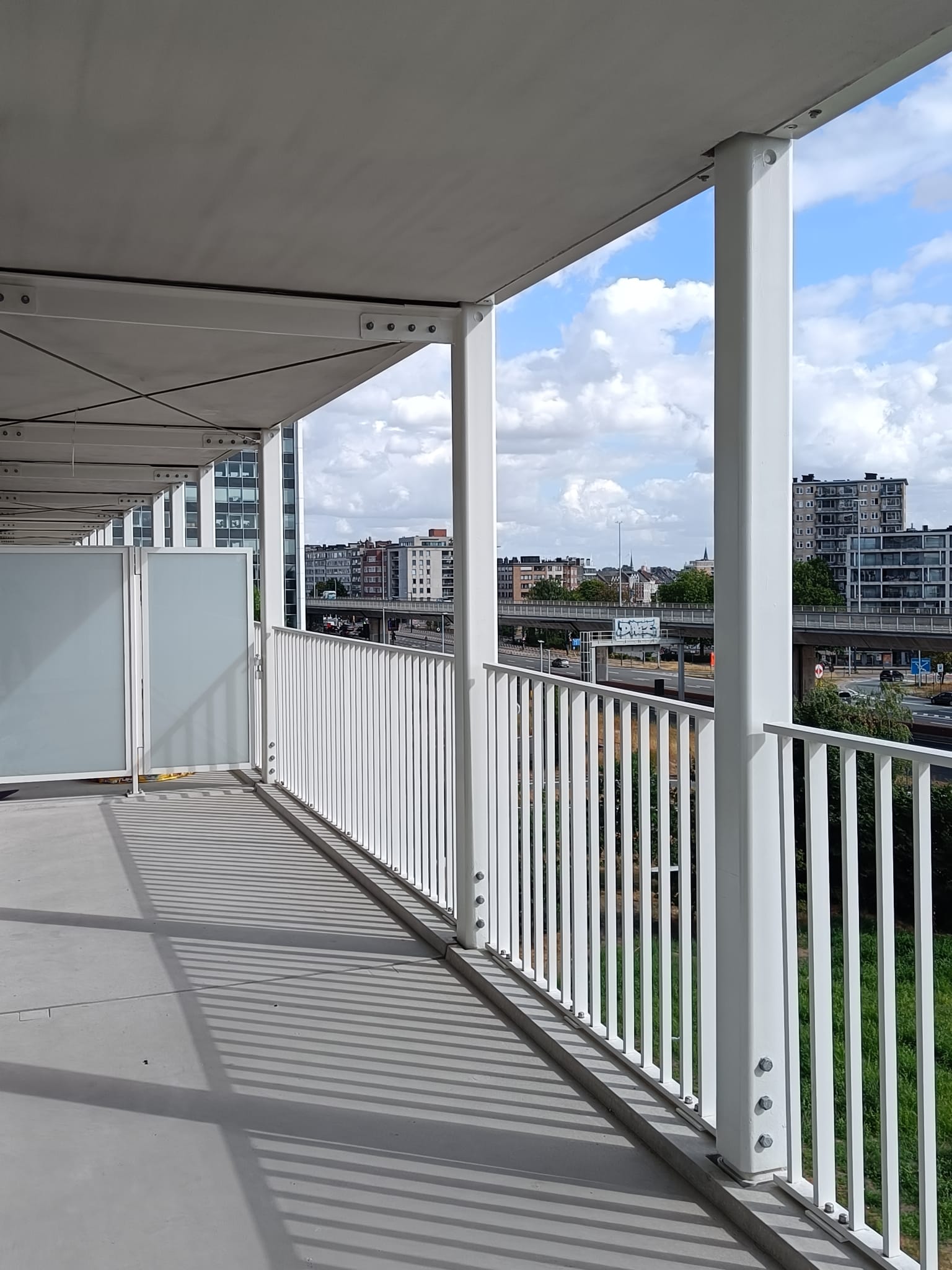 Lichtrijk, instapklaar appartement met nieuw terras