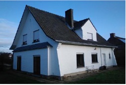 Te renoveren villa uit 1956 op 9 are met keldergarage gelijk
