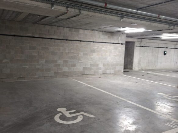 Verhuur brede autostaanplaats