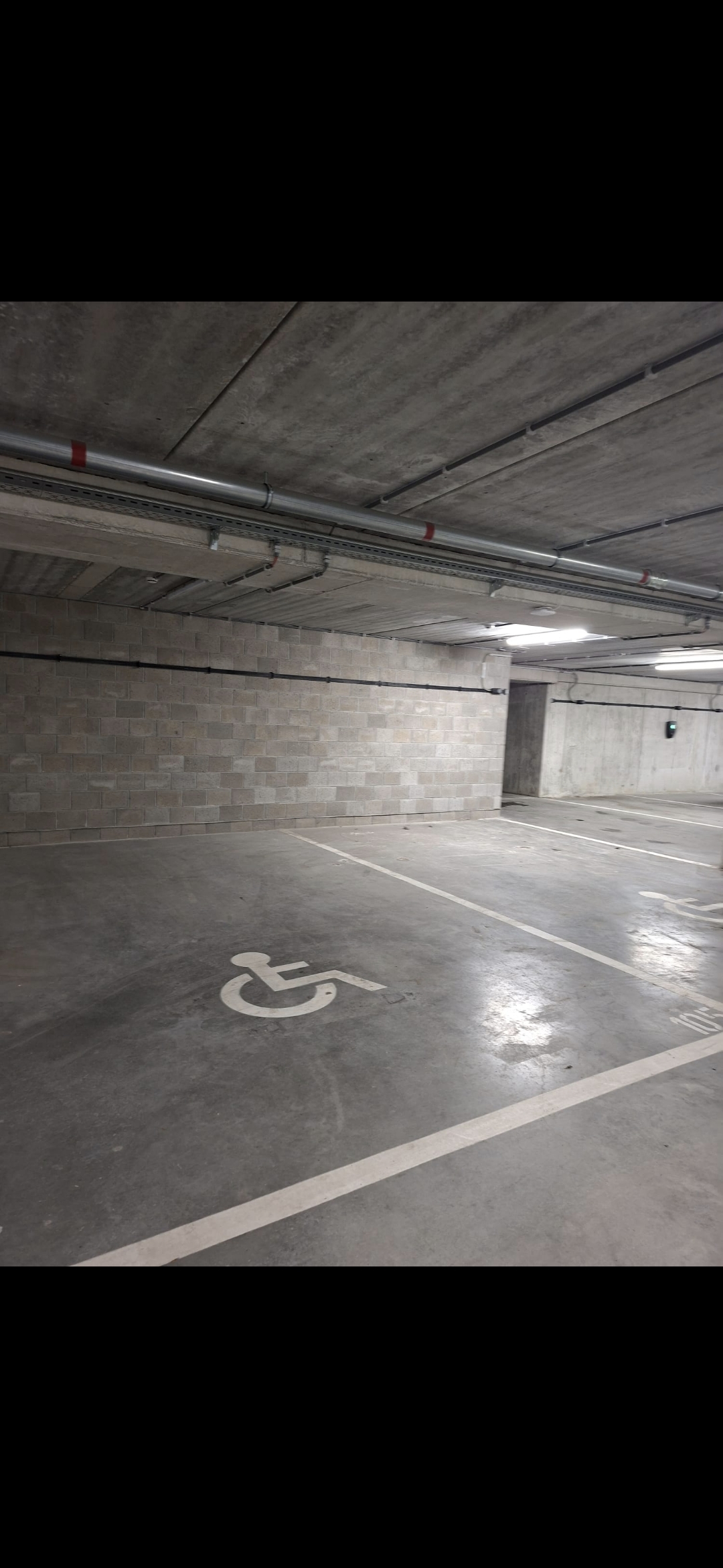 1000048883 Verhuur brede autostaanplaats