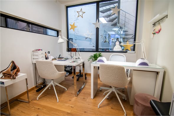 Compact duplex handelspand te huur in hartje Hasselt