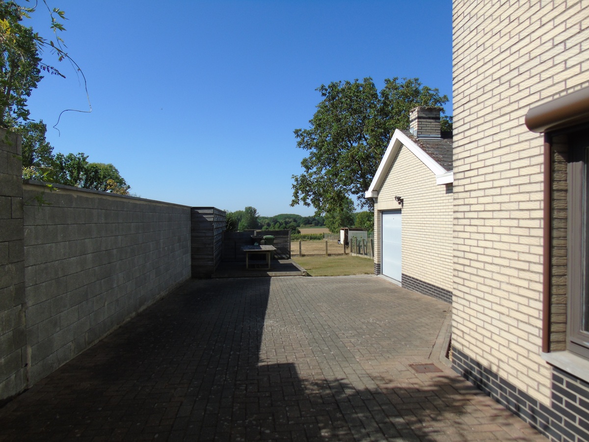 Ruim en volledig gerenoveerd appartement