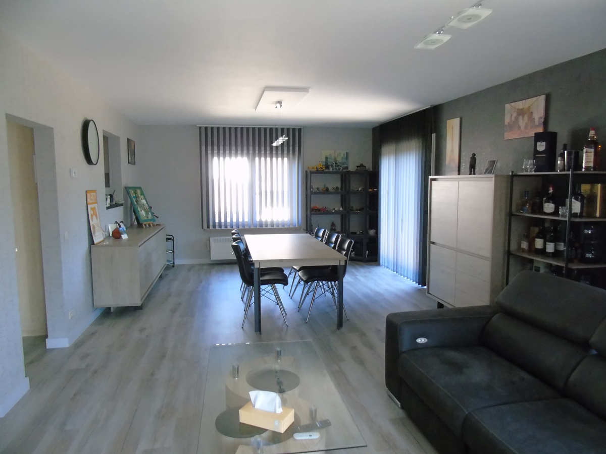 Ruim en volledig gerenoveerd appartement