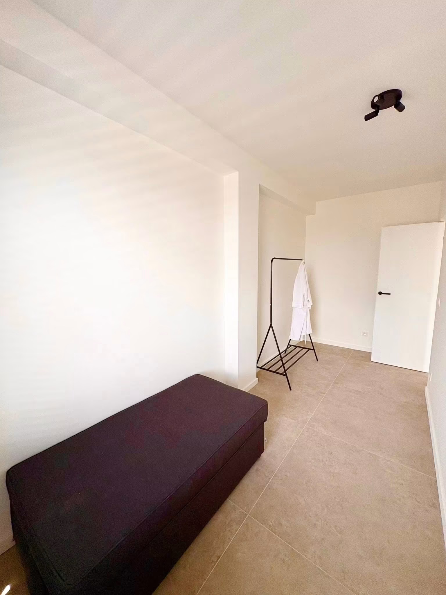 Gerenoveerd appartement in de strandwijk, frontaal zeezicht