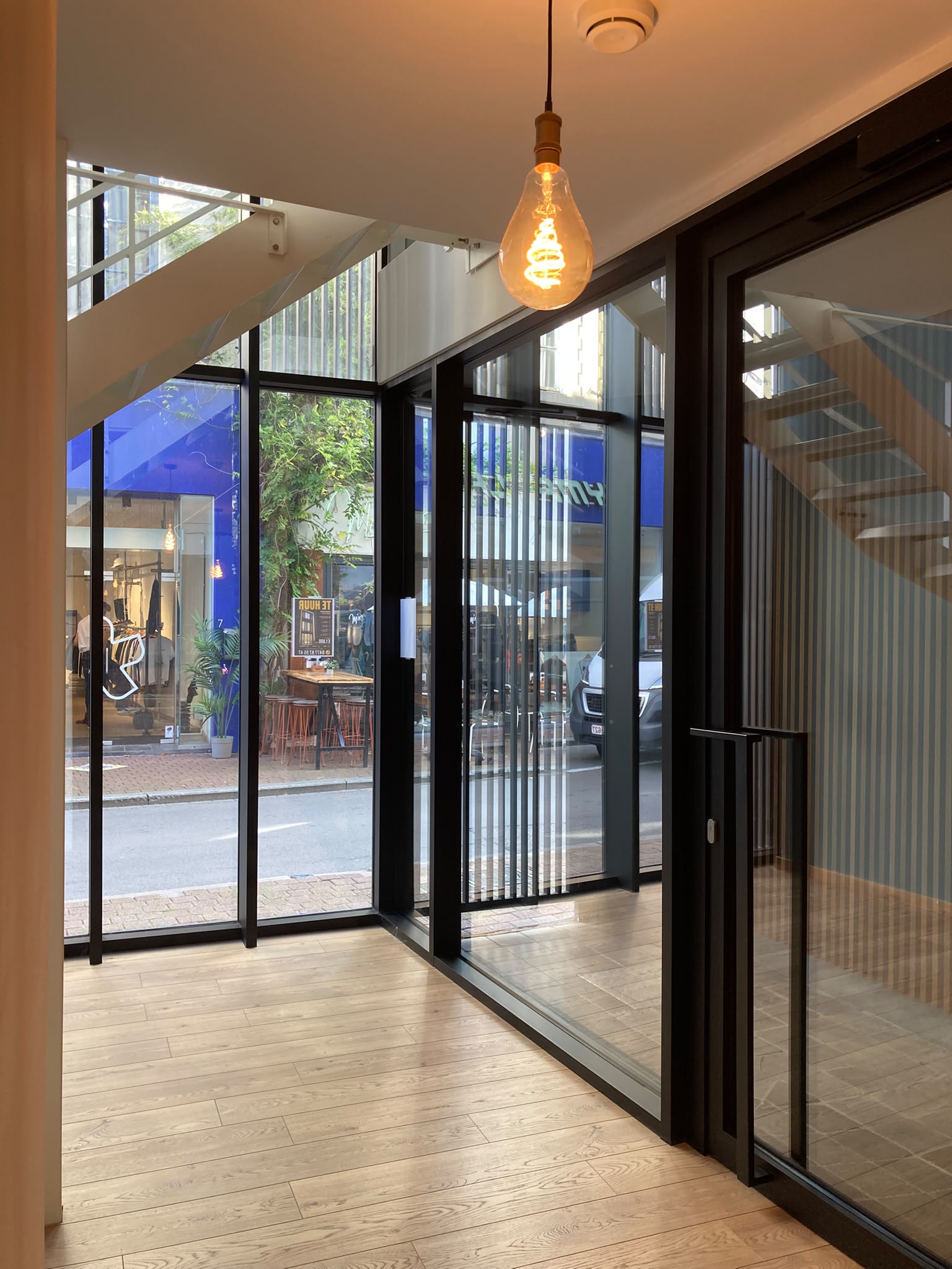 Compact duplex handelspand te huur in hartje Hasselt