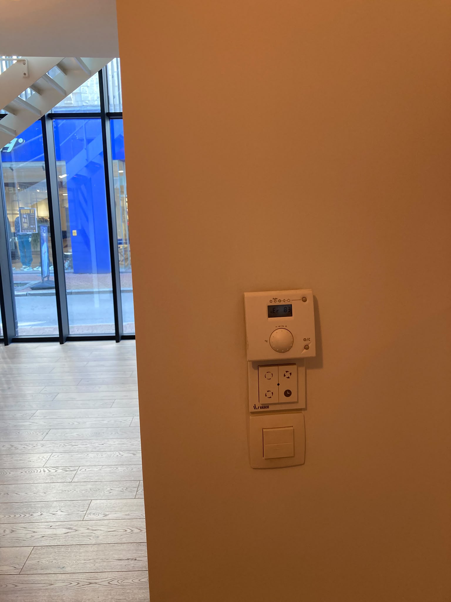 Compact duplex handelspand te huur in hartje Hasselt