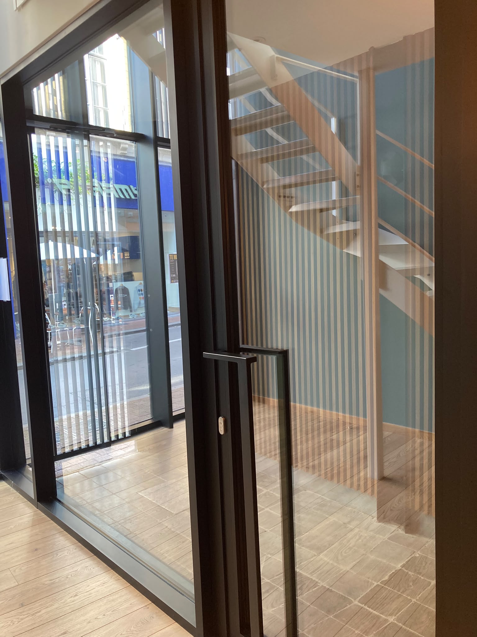 Compact duplex handelspand te huur in hartje Hasselt