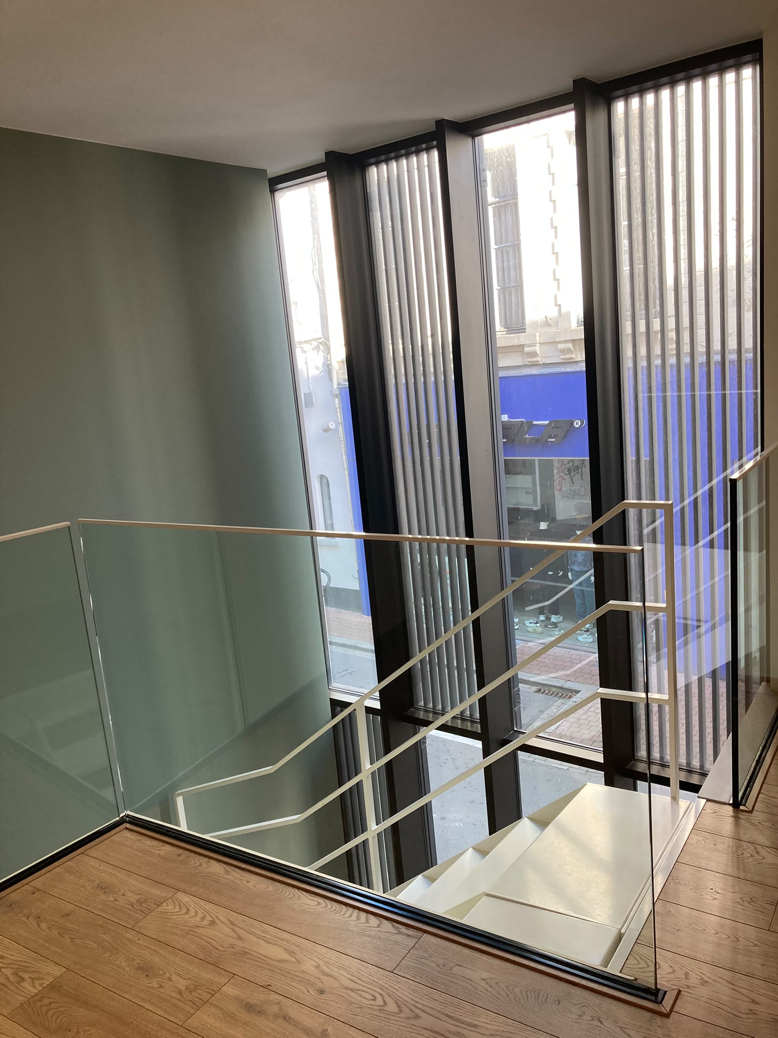 Compact duplex handelspand te huur in hartje Hasselt