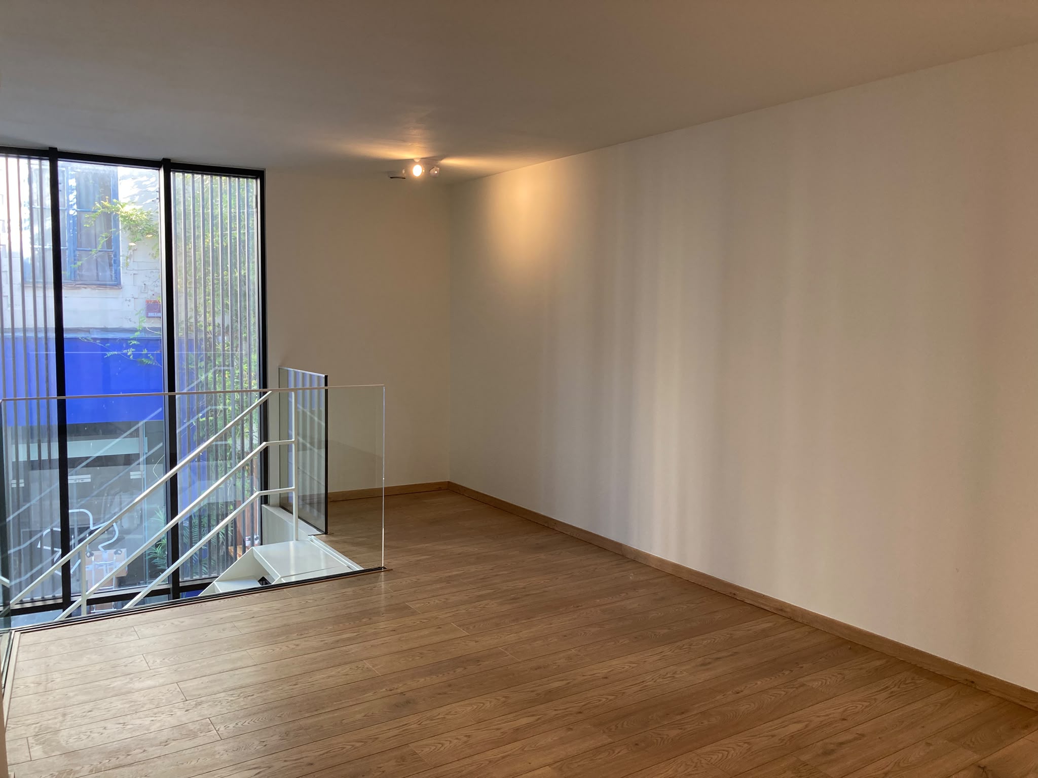 Compact duplex handelspand te huur in hartje Hasselt