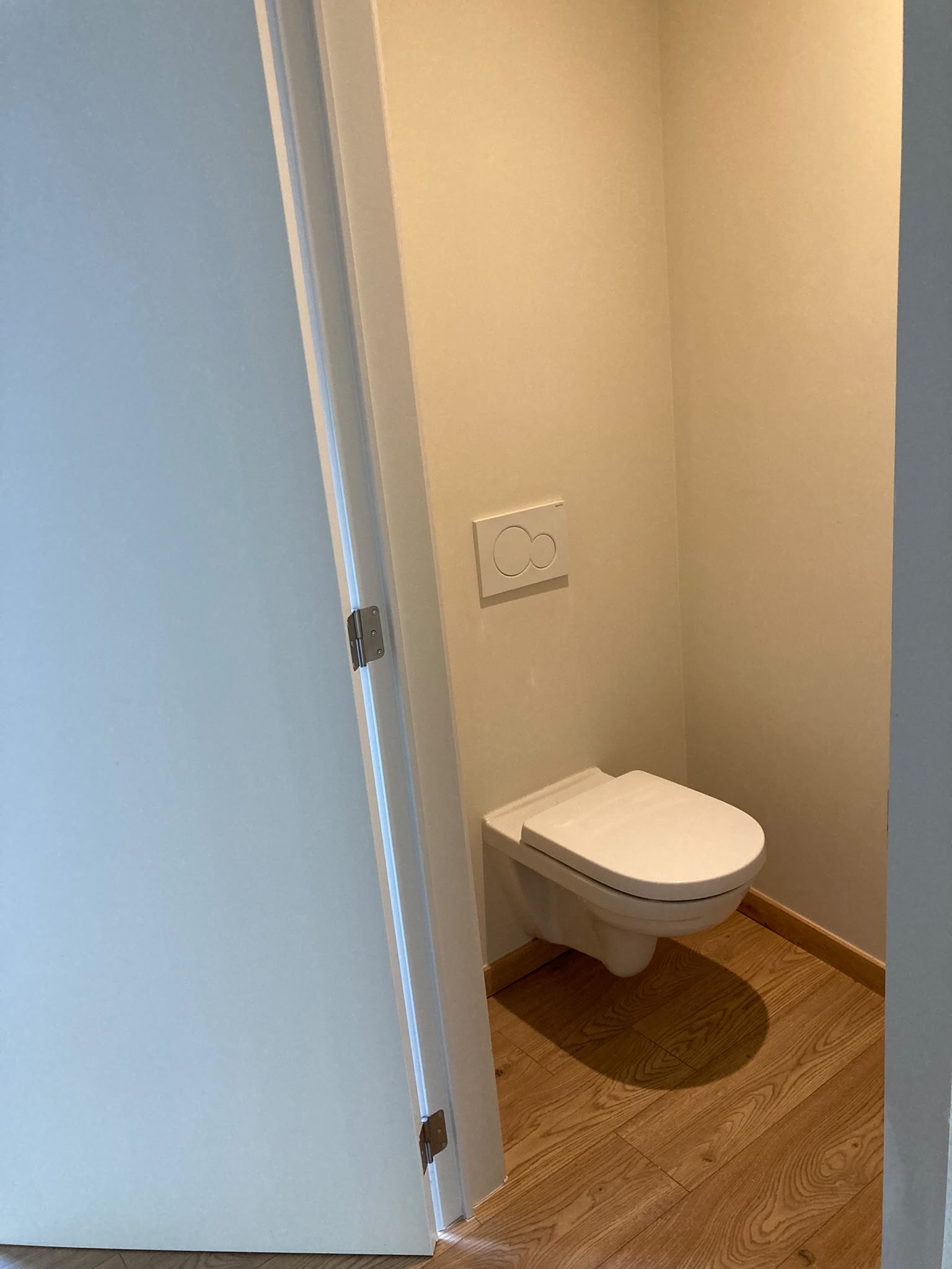Compact duplex handelspand te huur in hartje Hasselt