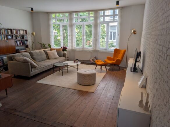 Open & warm appartement te koop