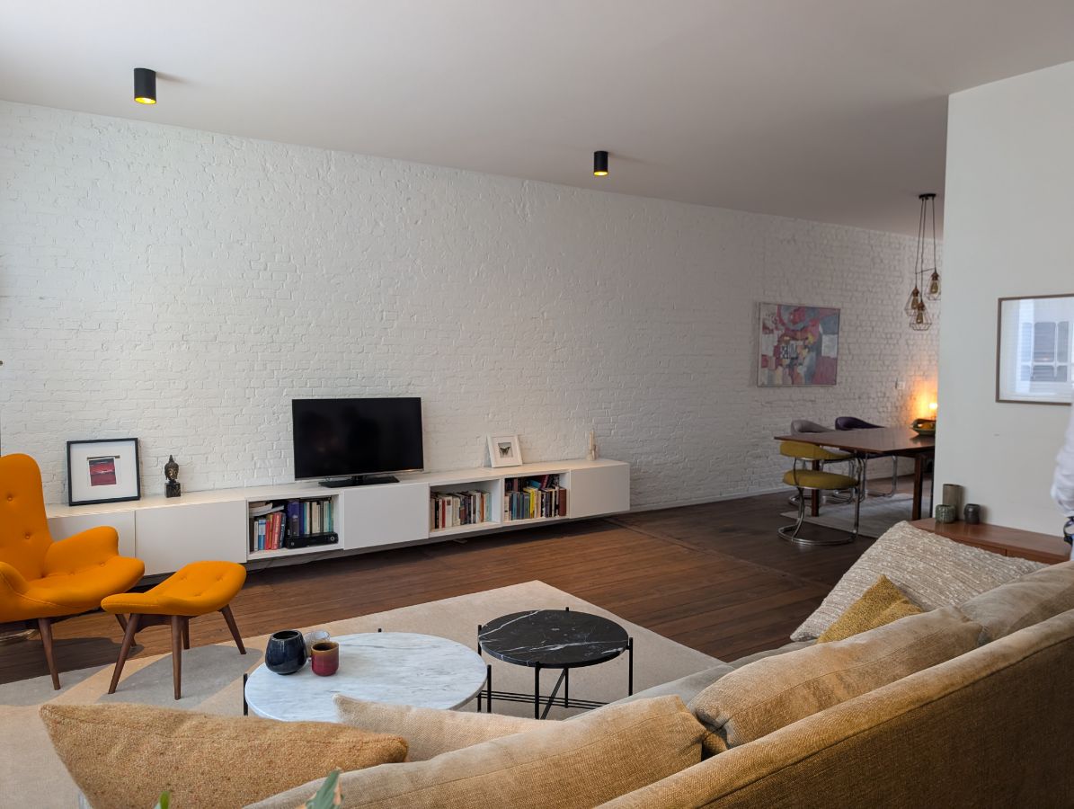 Open & warm appartement te koop
