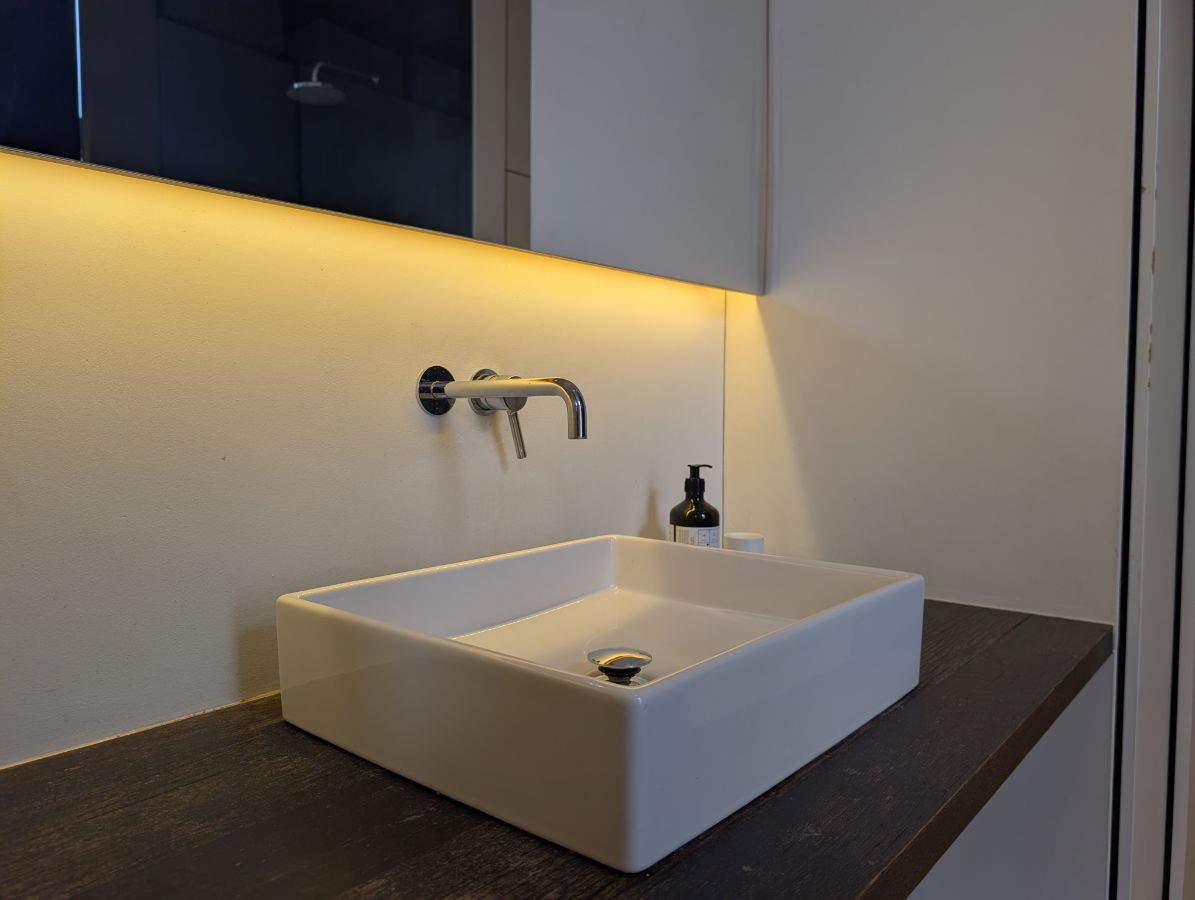 Open & warm appartement te koop