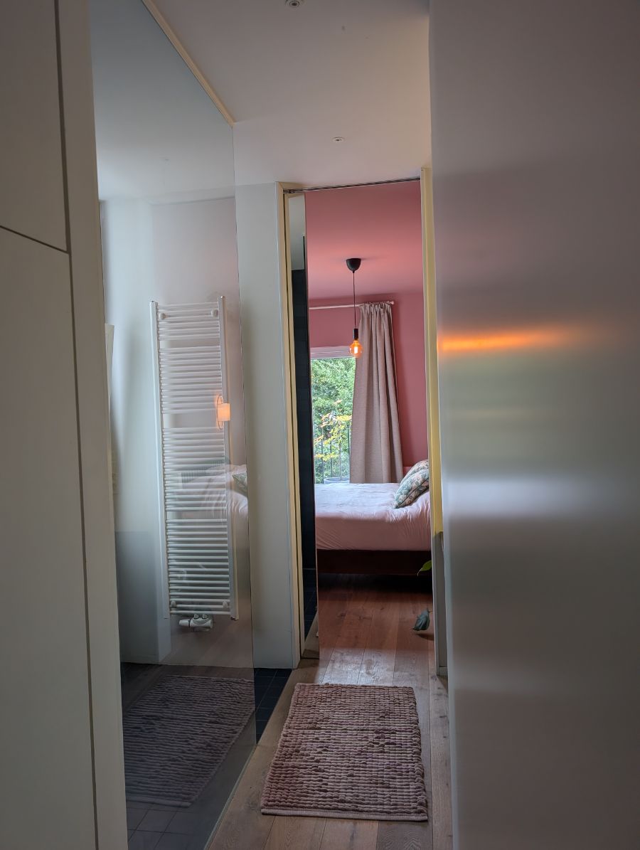 Open & warm appartement te koop