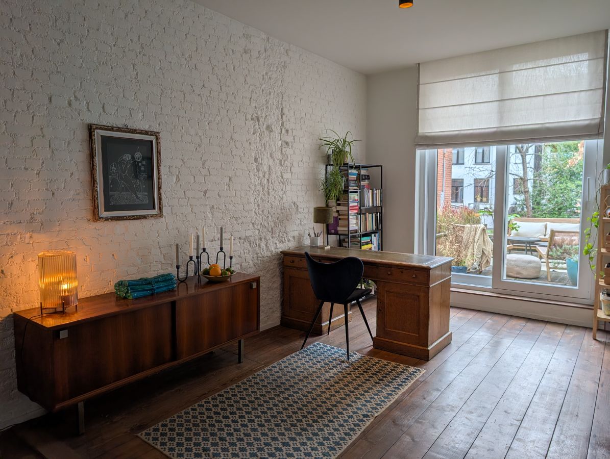 Open & warm appartement te koop