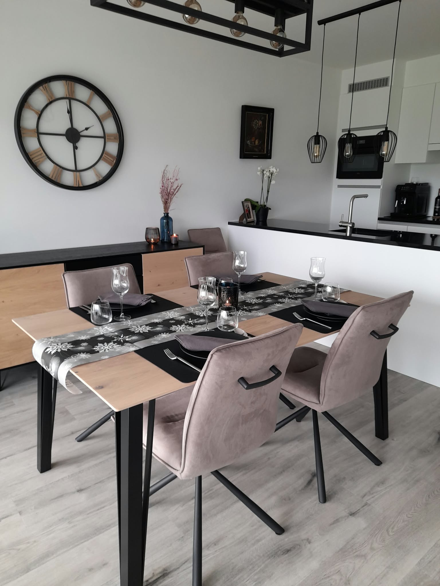 Appartement bovenste verdiep. 2 slpk. adembenemend uitzicht.