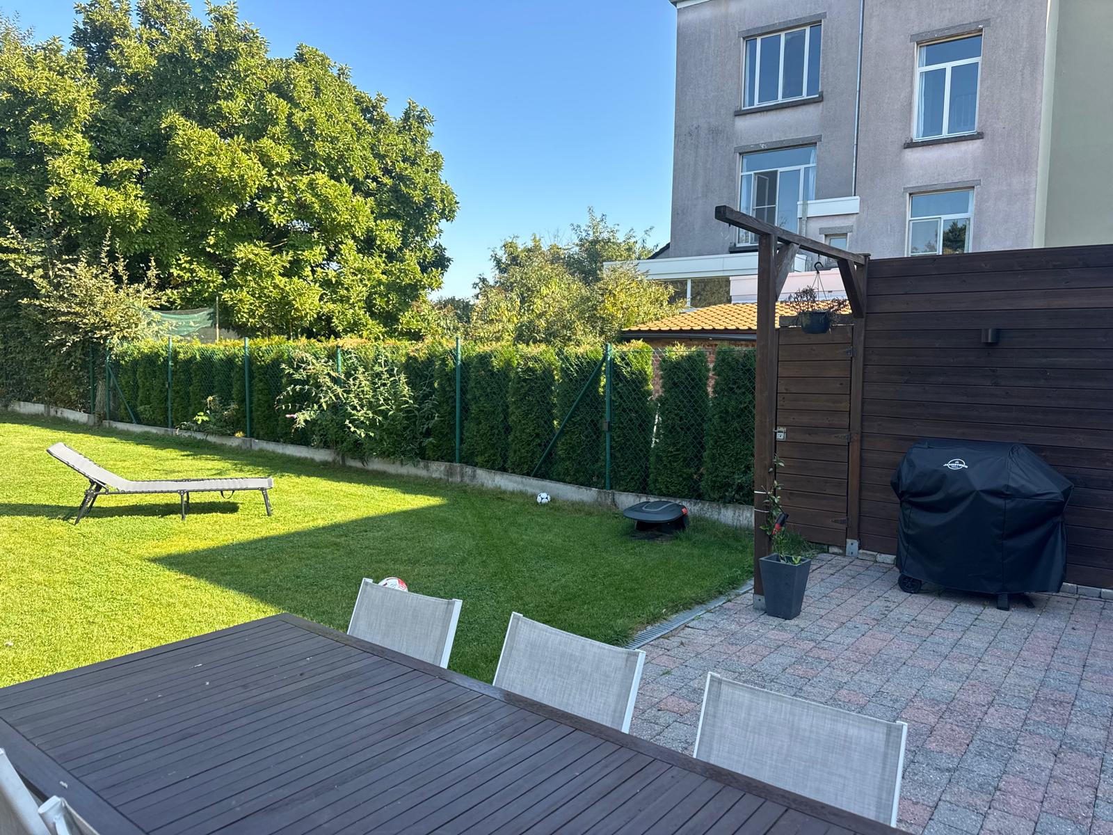 Halfopen woning met 3 slpk., garage & diepe tuin Mechelen
