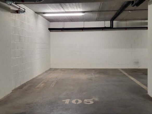 TE HUUR: XXL garage-staanplaats in Boortmeerbeek (Aststraat)