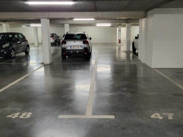 TE HUUR: garage-staanplaats in Boortmeerbeek